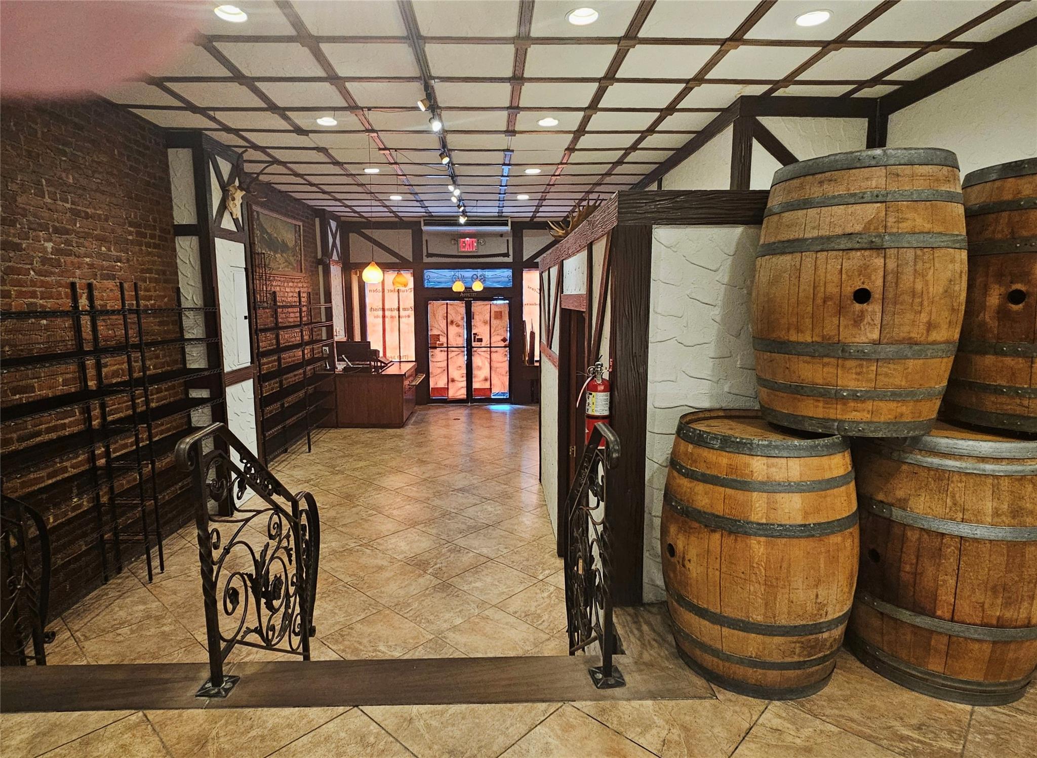 #6 photo, 69-40 Myrtle Avenue, クイーンズ区 Glendale , NY 11385