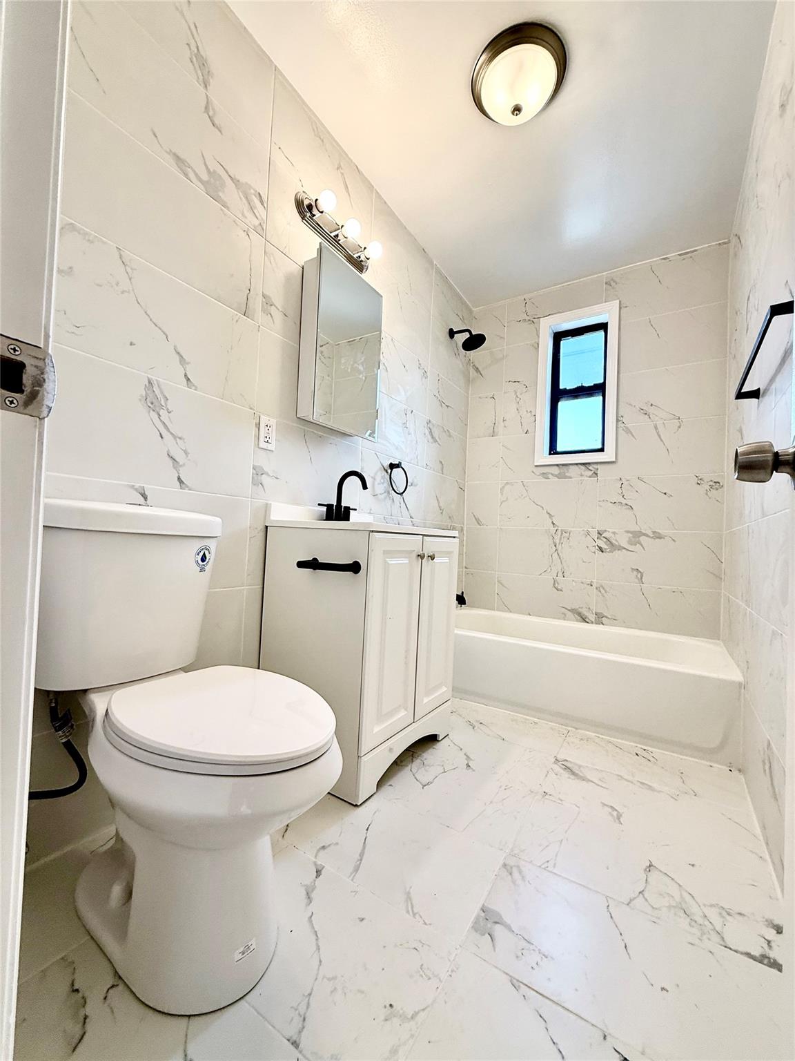 #13 photo, 1031 E 215th St, Bronx, Ny, Bronx , NY 10469