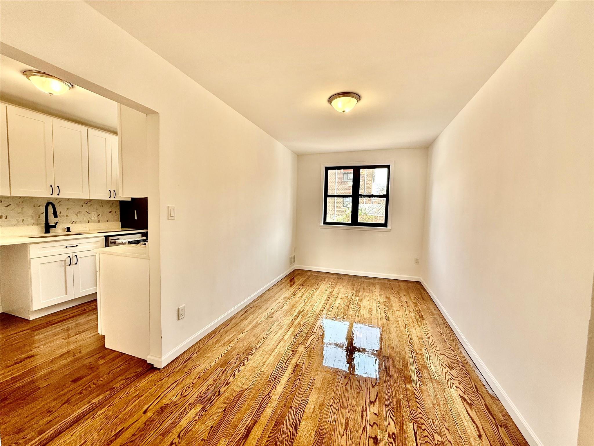 #4 photo, 1031 E 215th St, Bronx, Ny, Bronx , NY 10469