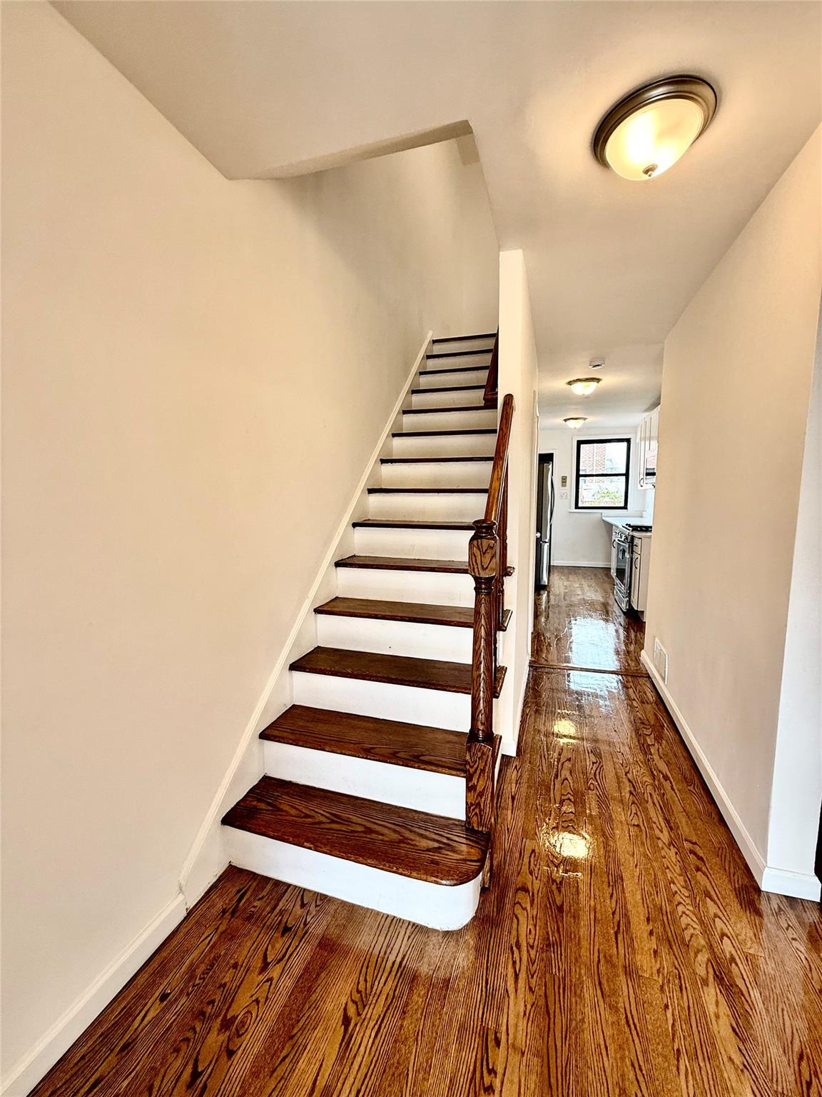 #9 photo, 1031 E 215th St, Bronx, Ny, Bronx , NY 10469