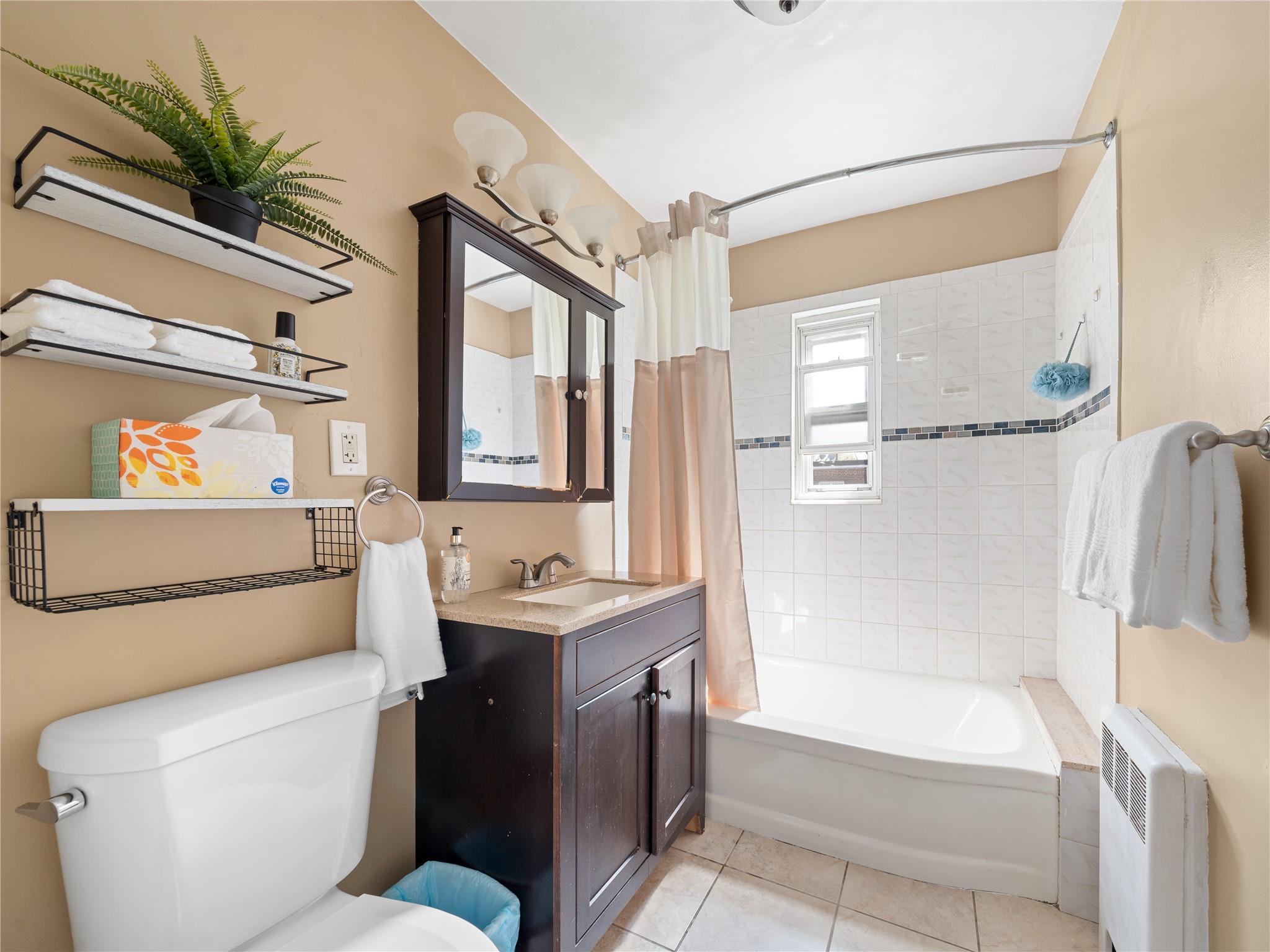 #10 photo, 1138 E 215th Street, Bronx , NY 10469