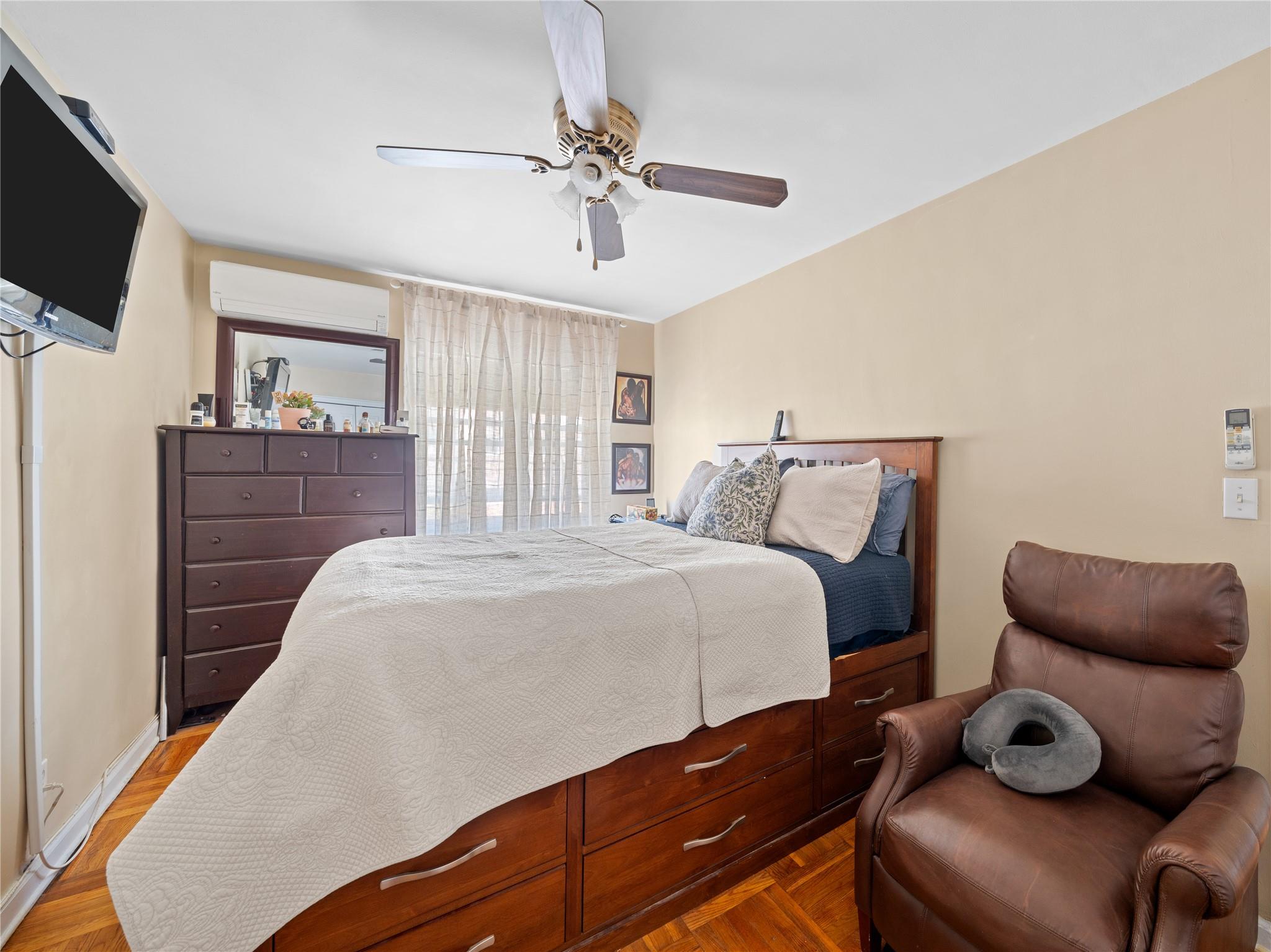 #12 photo, 1138 E 215th Street, Bronx , NY 10469