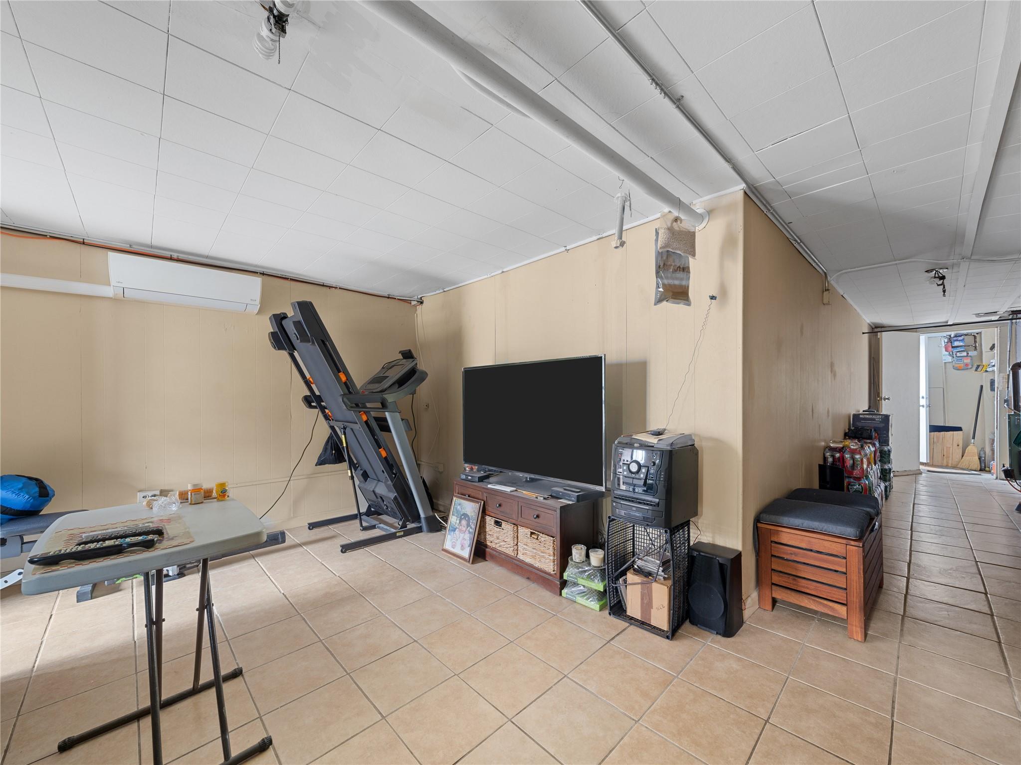 #15 photo, 1138 E 215th Street, Bronx , NY 10469