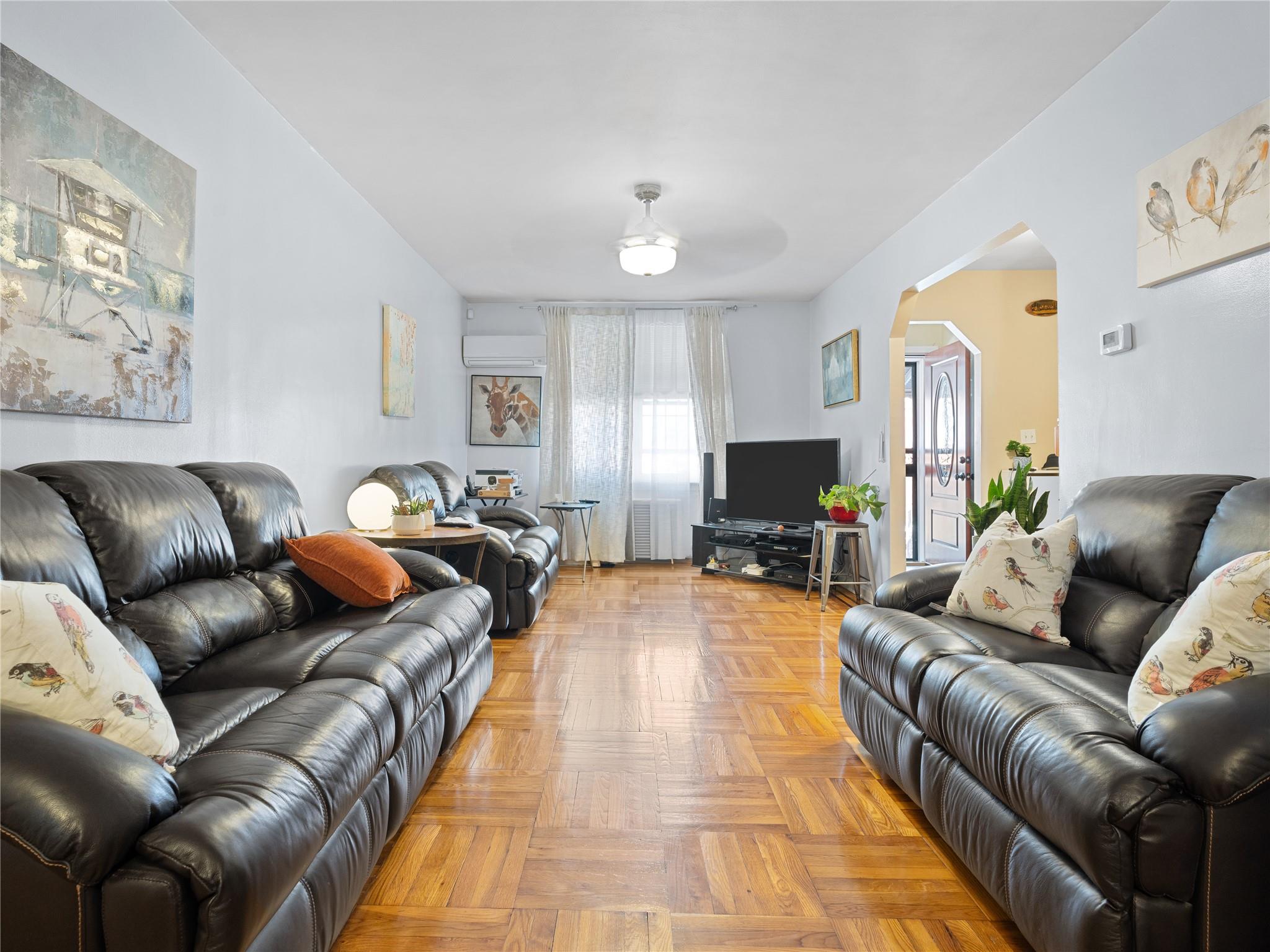 #3 photo, 1138 E 215th Street, Bronx , NY 10469