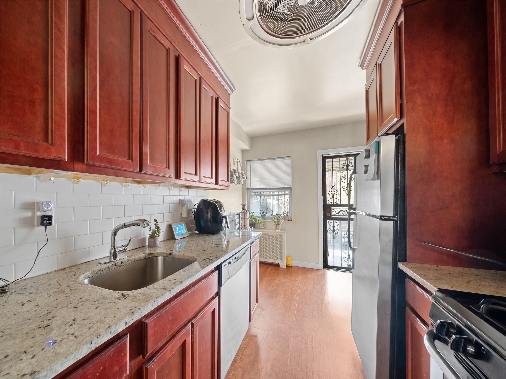 #5 photo, 1138 E 215th Street, Bronx , NY 10469