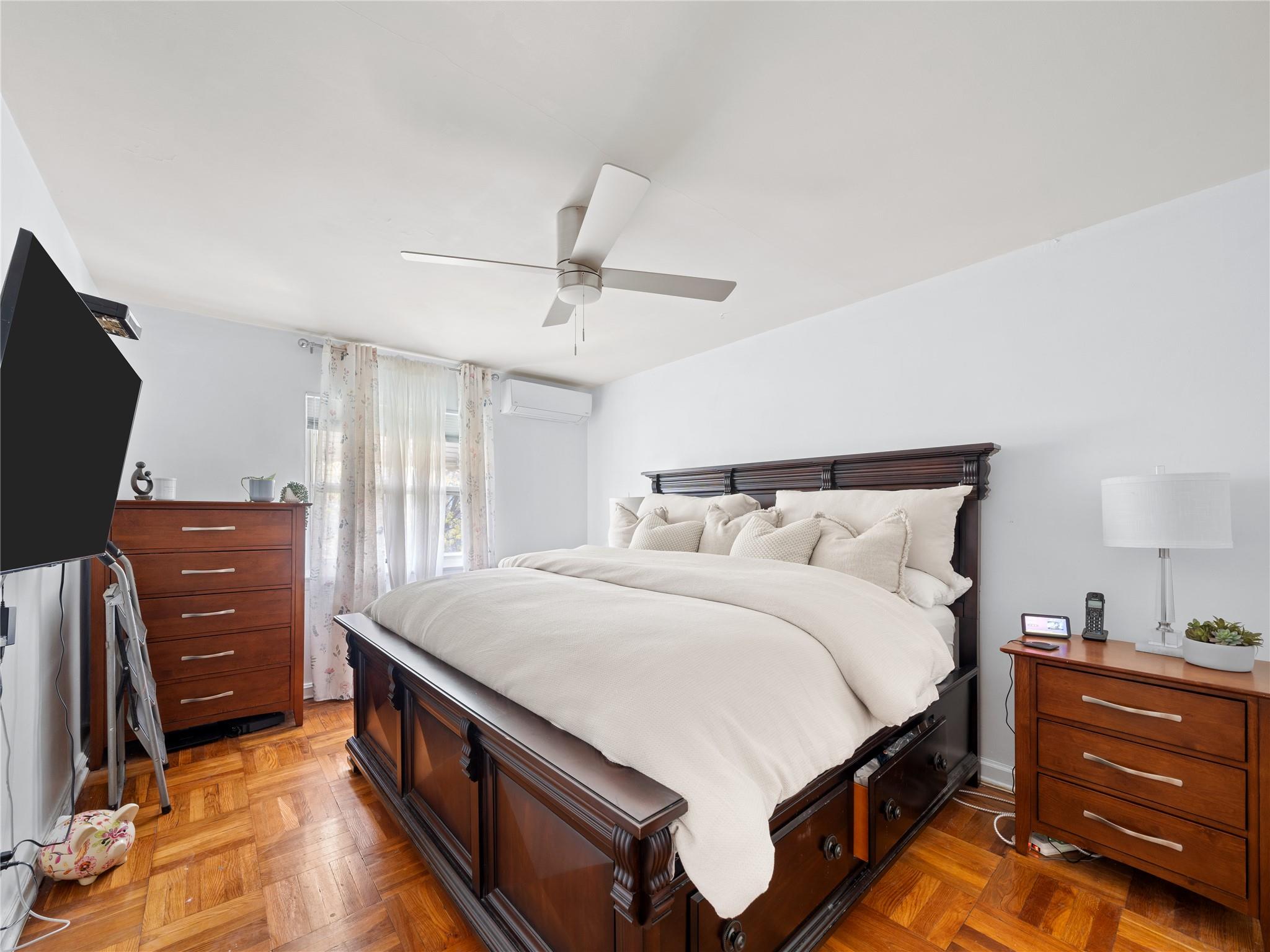 #8 photo, 1138 E 215th Street, Bronx , NY 10469