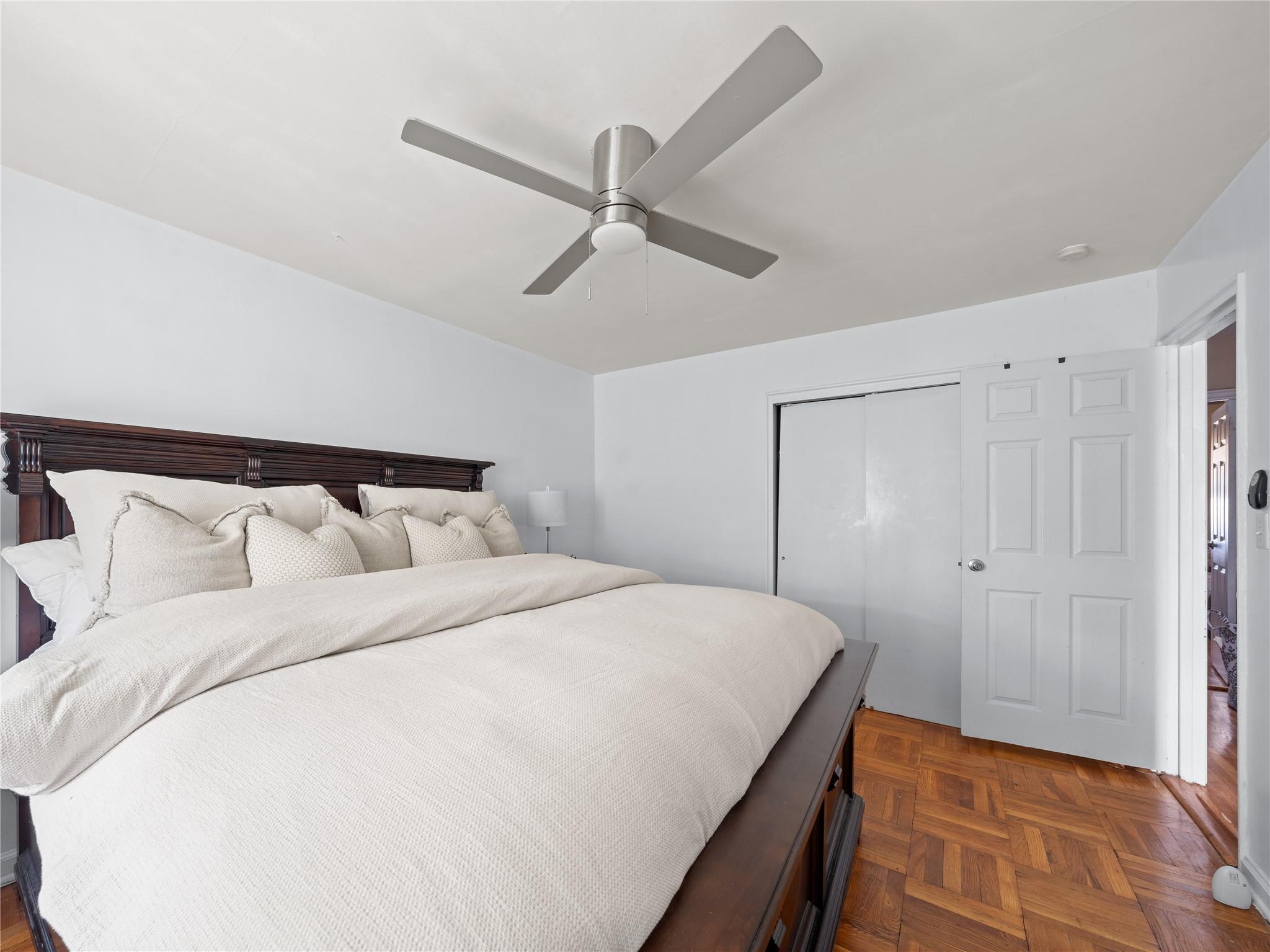 #9 photo, 1138 E 215th Street, Bronx , NY 10469