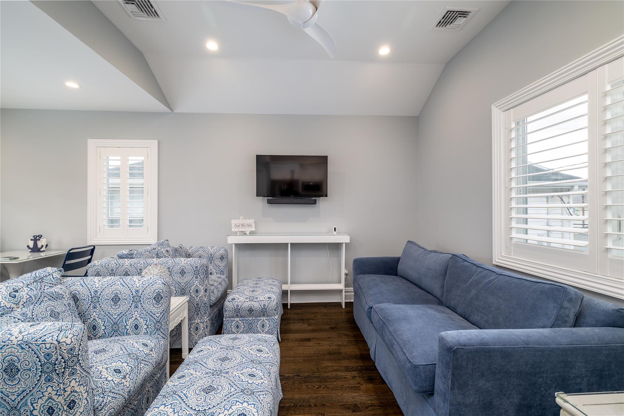 #3 photo, 88 Oregon Street, ناسو Long Beach , NY 11561