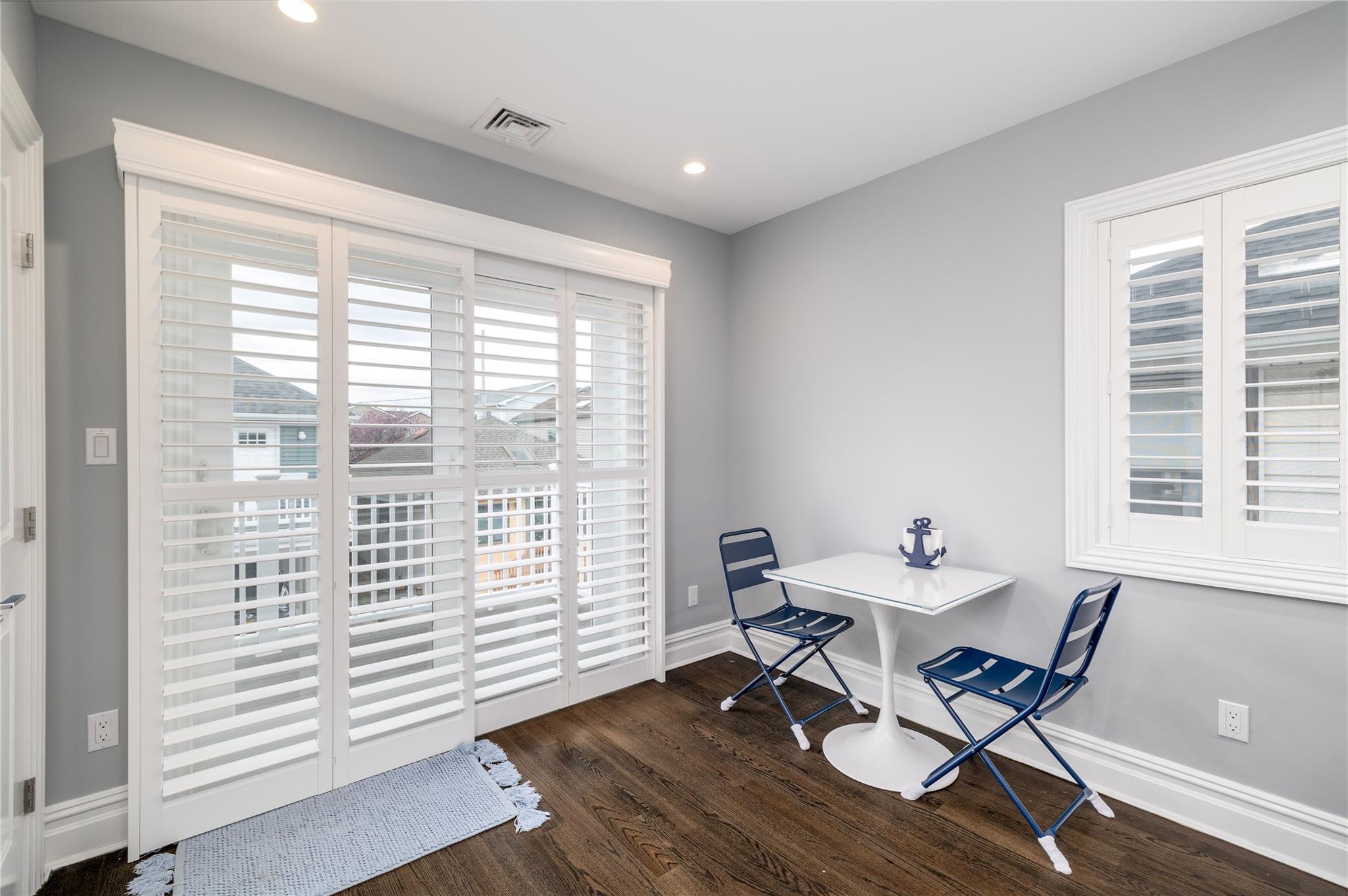 #8 photo, 88 Oregon Street, ناسو Long Beach , NY 11561