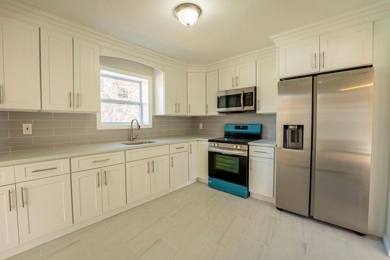 #10 photo, 55 Glenmalure Street, Amityville , NY 11701