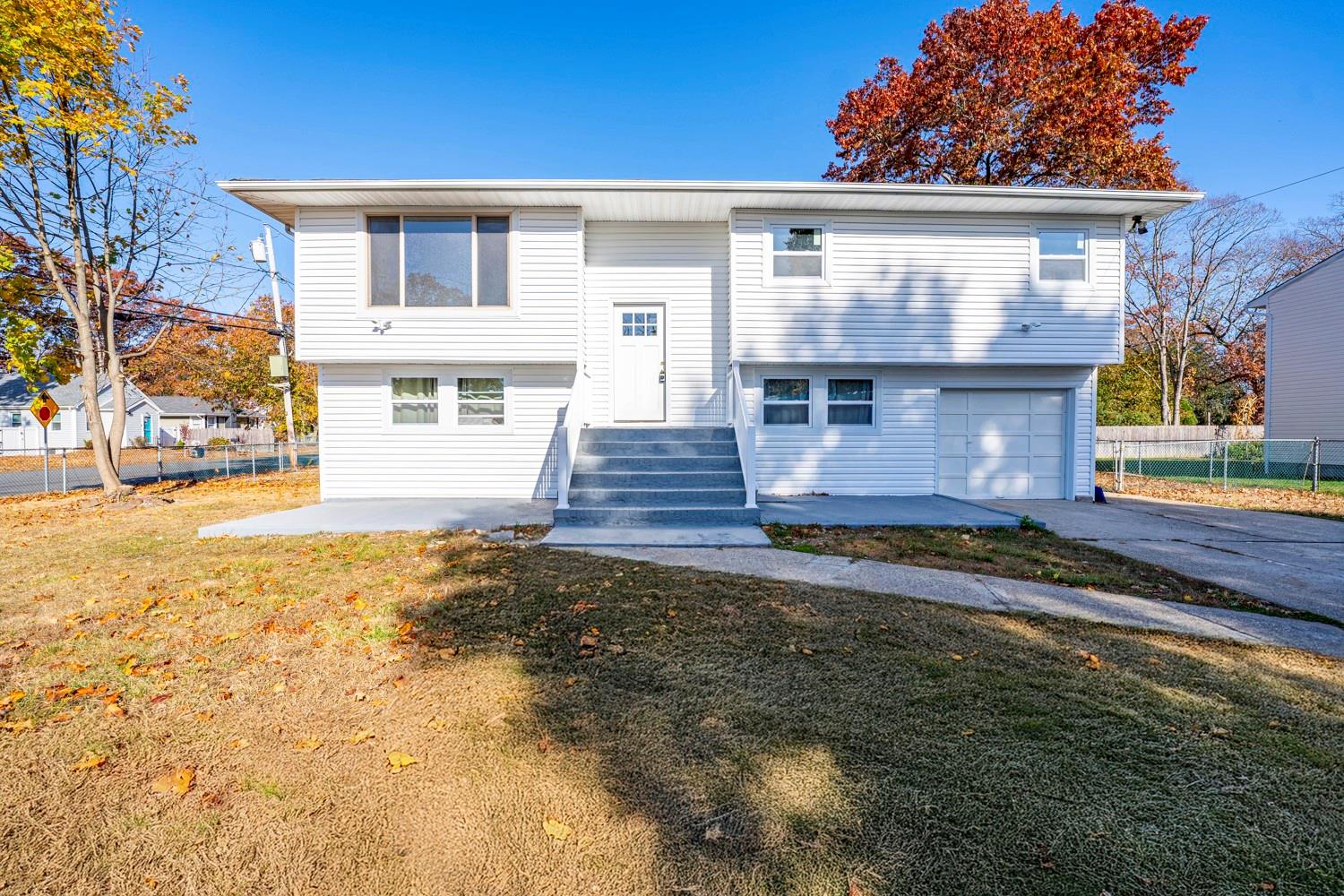 #4 photo, 55 Glenmalure Street, Amityville , NY 11701