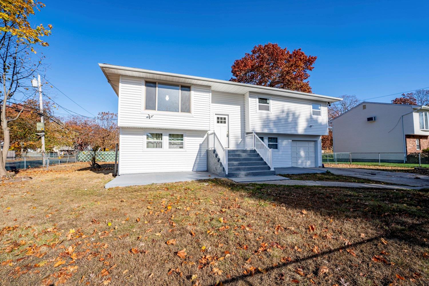 #5 photo, 55 Glenmalure Street, Amityville , NY 11701