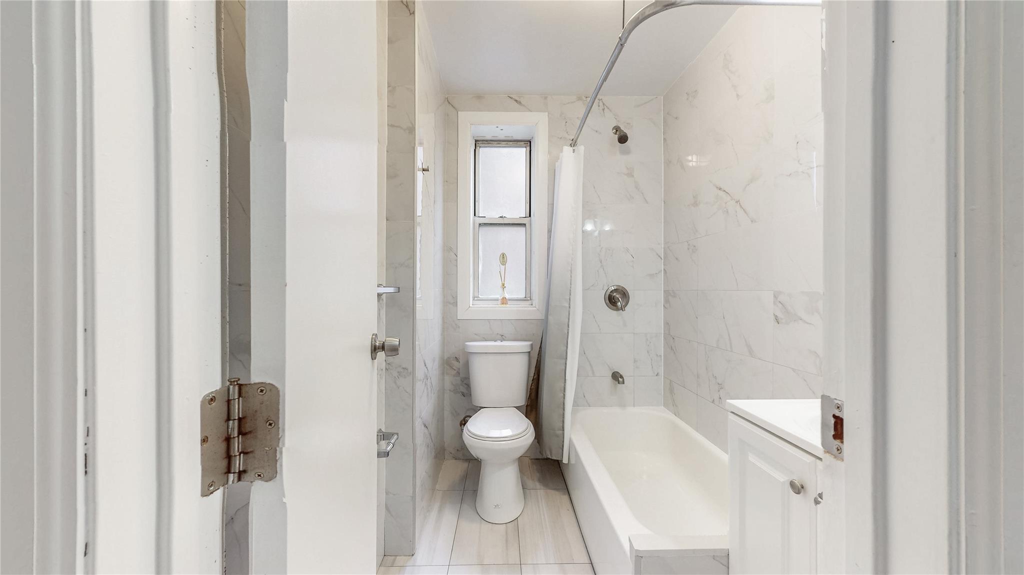 #14 photo, 110-34 73 Road, 皇后区 森林小丘 Forest Hills , NY 11375