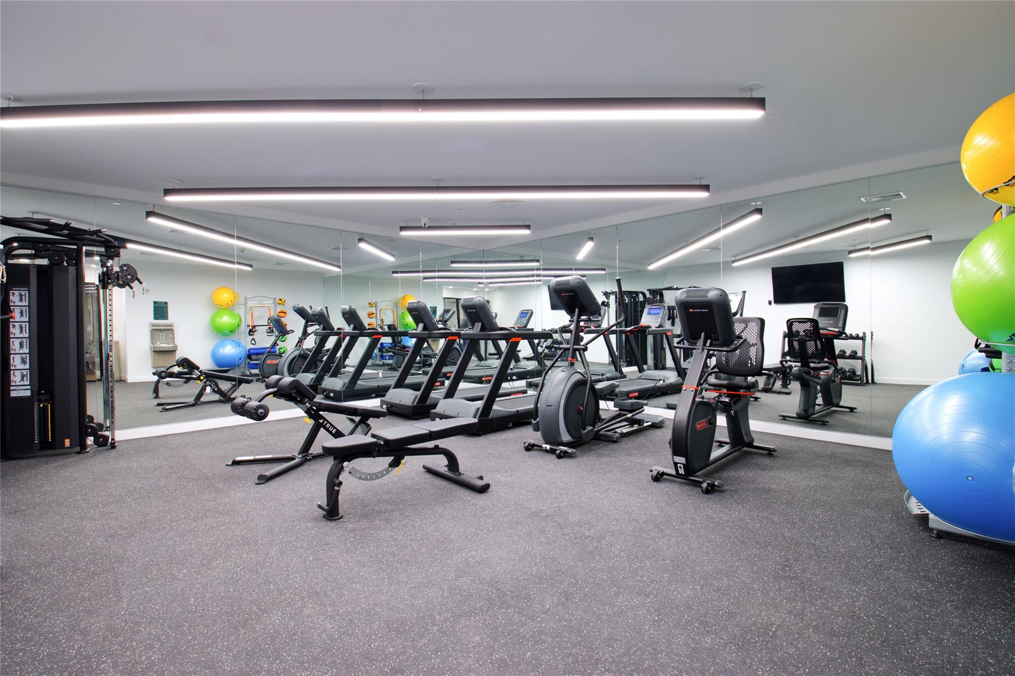 #15 photo, 333 Warner Avenue, ナッソー郡 Roslyn , NY 11576