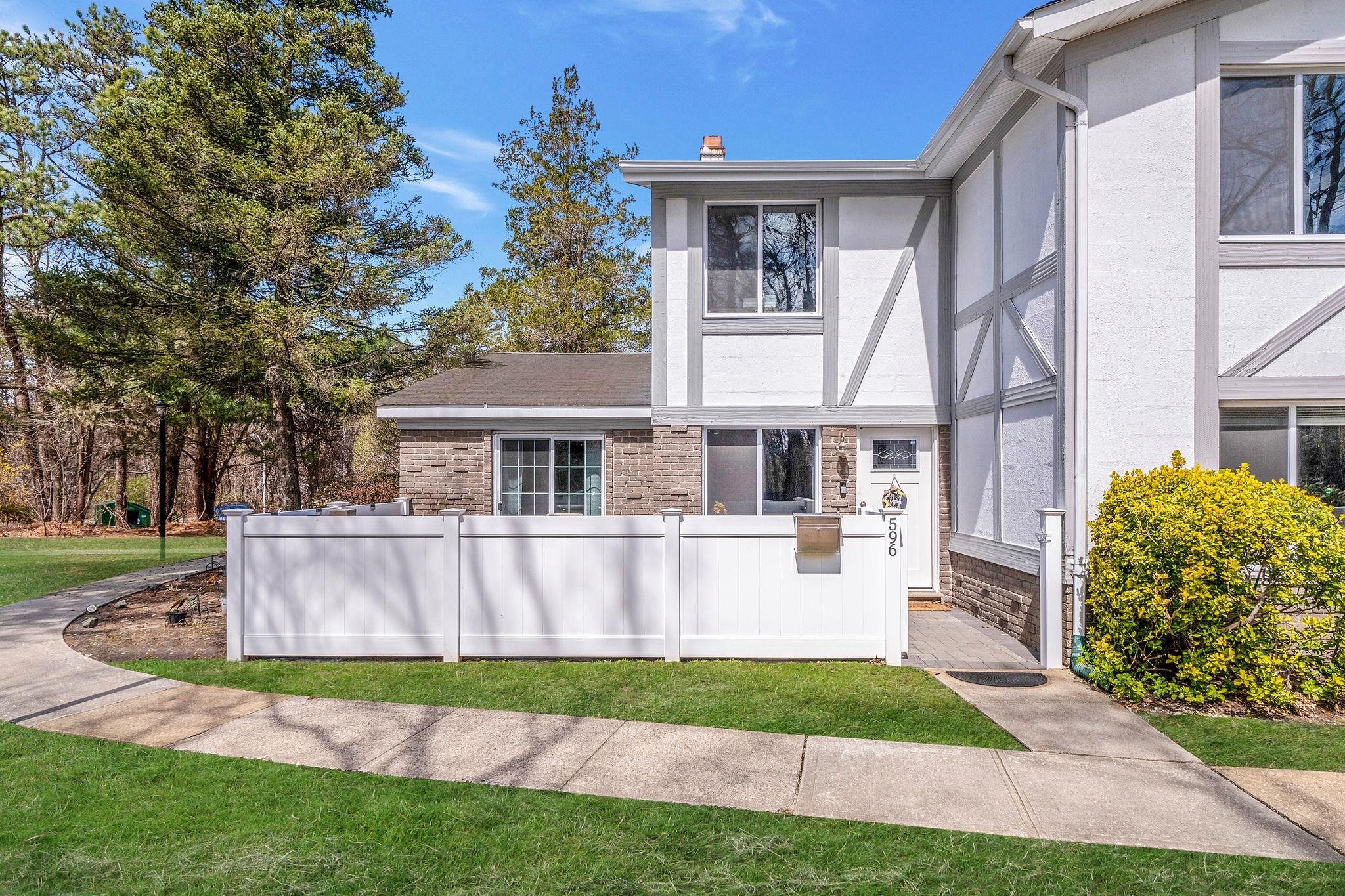 #1 photo, 596 Blue Ridge Drive, 東長島 Medford , NY 11763