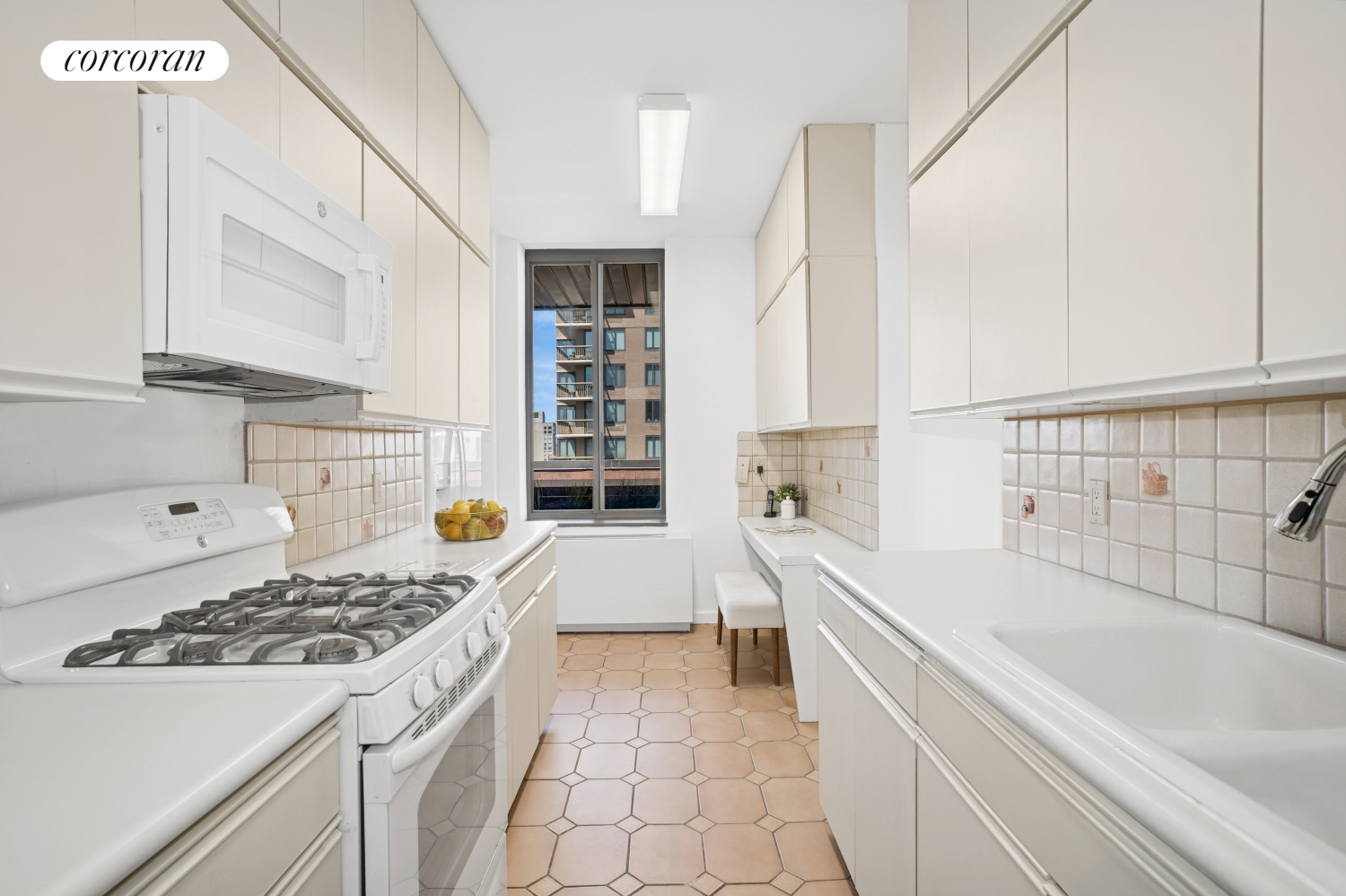 #8 photo, 1441 3RD Avenue, マンハッタン Yorkville , NY 10028