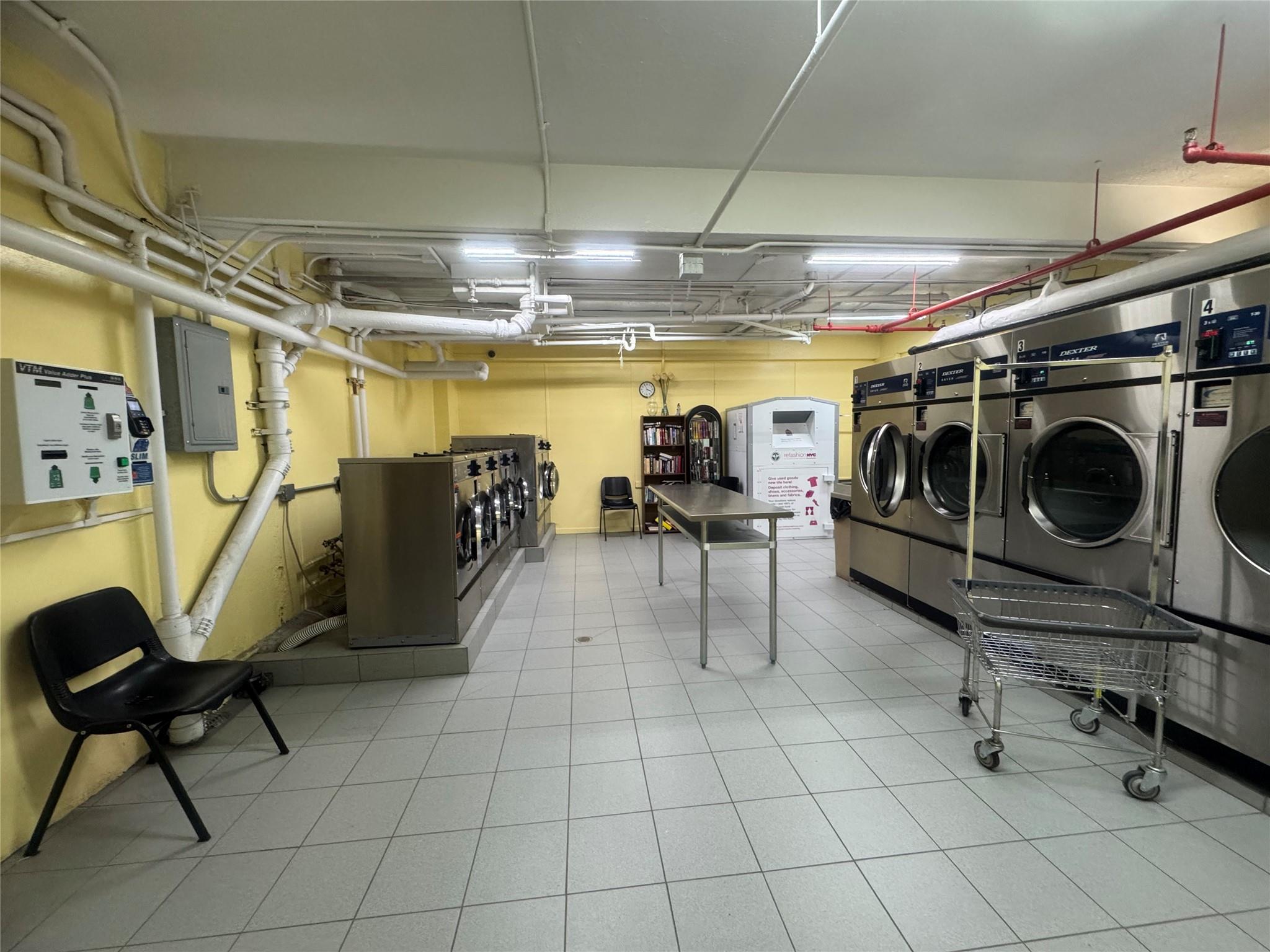 #10 photo, 99-21 67th Rd, クイーンズ区 Forest Hills , NY 11375