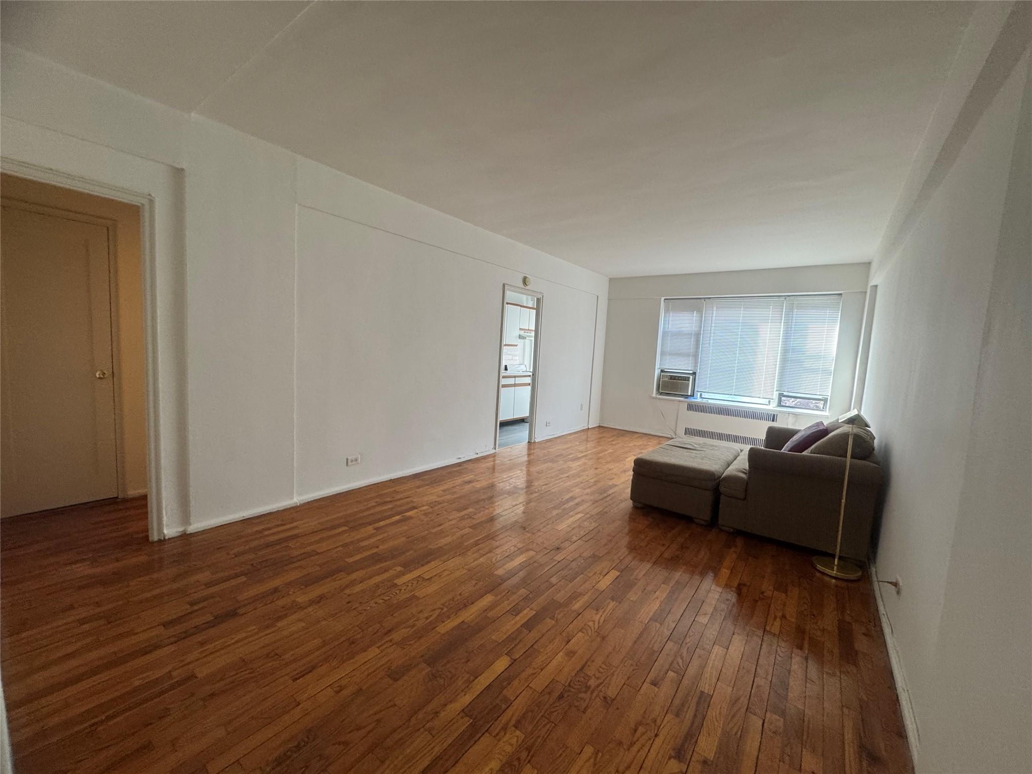 #6 photo, 99-21 67th Rd, クイーンズ区 Forest Hills , NY 11375