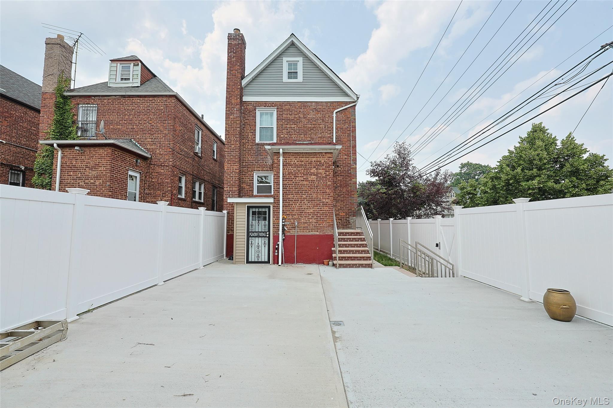 #10 photo, 191-68 115th Road, קווינס Saint Albans , NY 11412