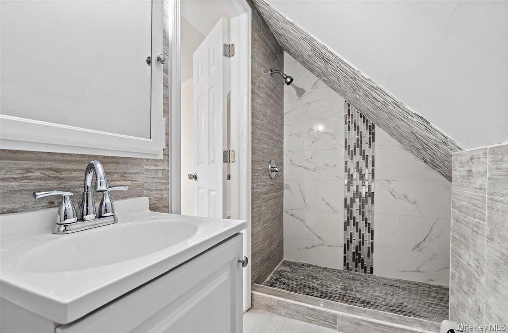 #19 photo, 191-68 115th Road, קווינס Saint Albans , NY 11412