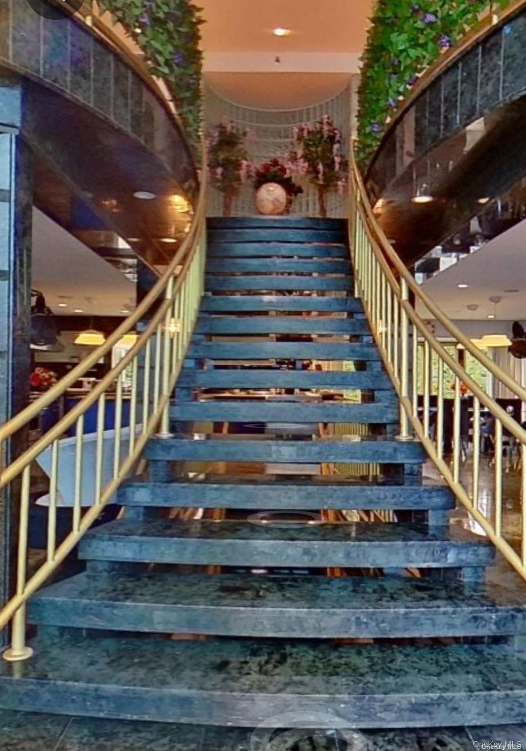 #2 photo, 215-40 27th Avenue, बेसाइड Bayside , NY 11360