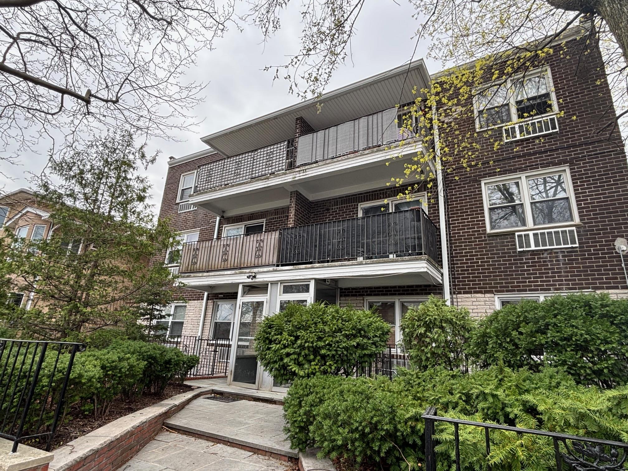 #4 photo, 213-39 35 Ave, Bayside , NY 11361