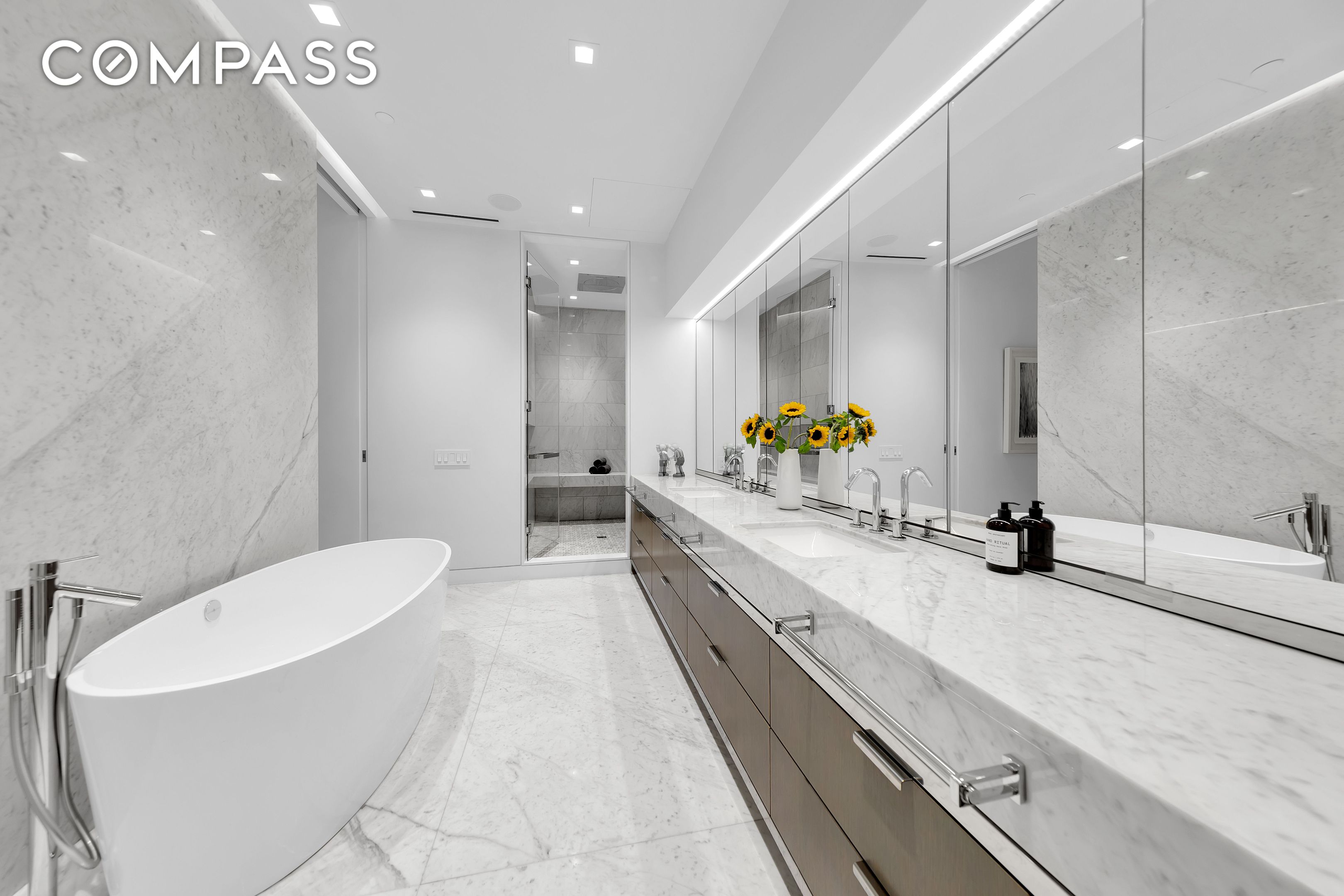 #7 photo, 543 Broadway, SoHo , NY 10012