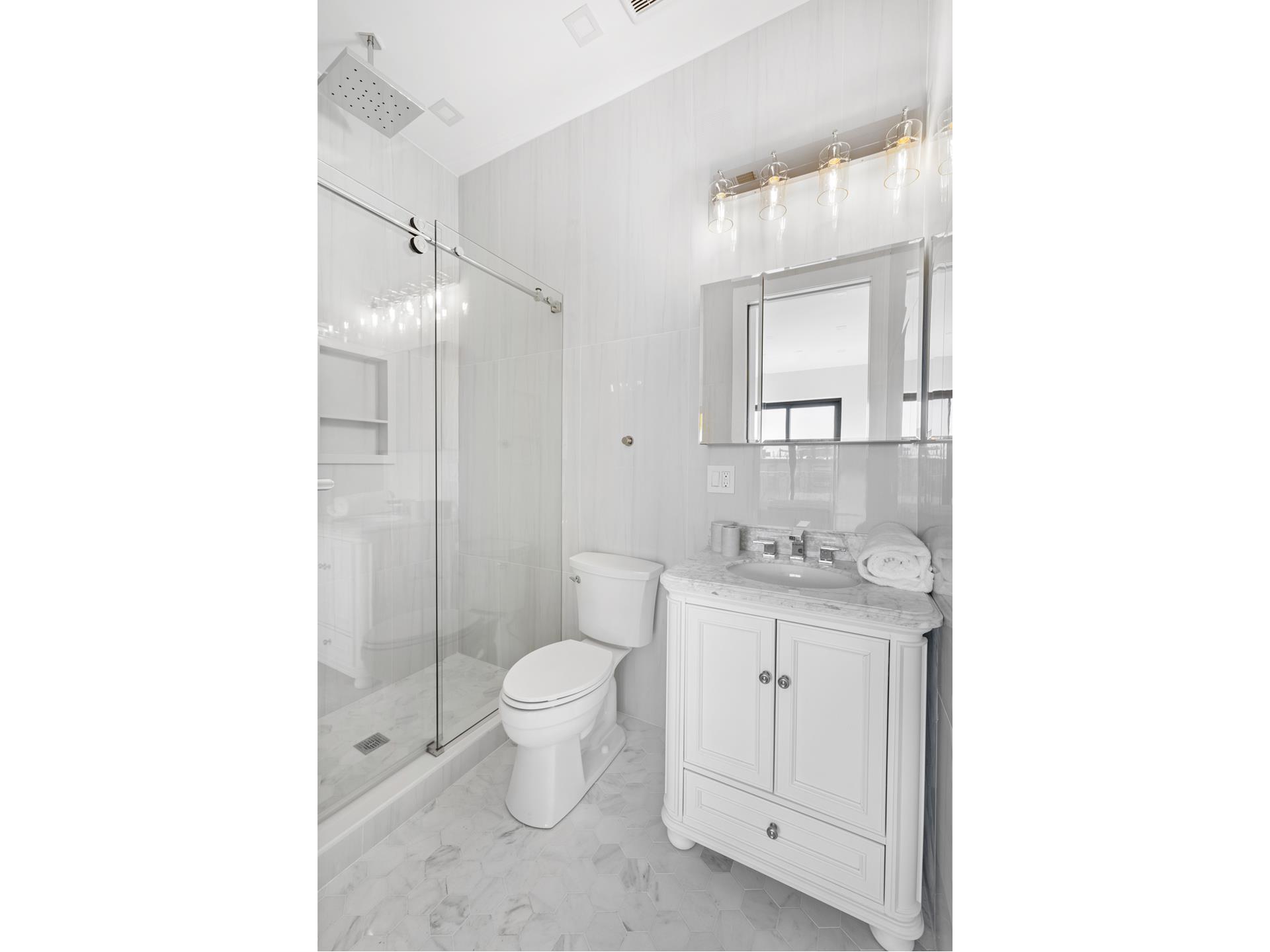 #8 photo, 112 LUQUER Street, ブルックリン区 Carroll Gardens , NY 11231