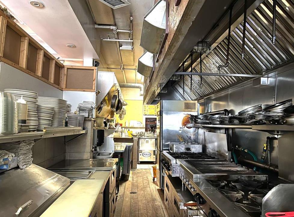 #4 photo, 160-24 Willets Point Boulevard, クイーンズ区 Whitestone , NY 11357