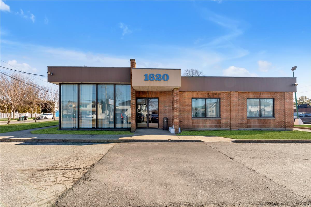 #11 photo, 1620 Front Street, ナッソー郡 East Meadow , NY 11554