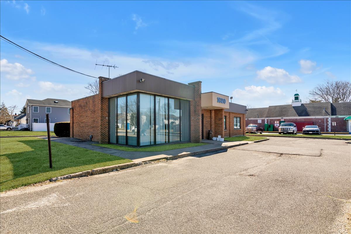 #14 photo, 1620 Front Street, ナッソー郡 East Meadow , NY 11554