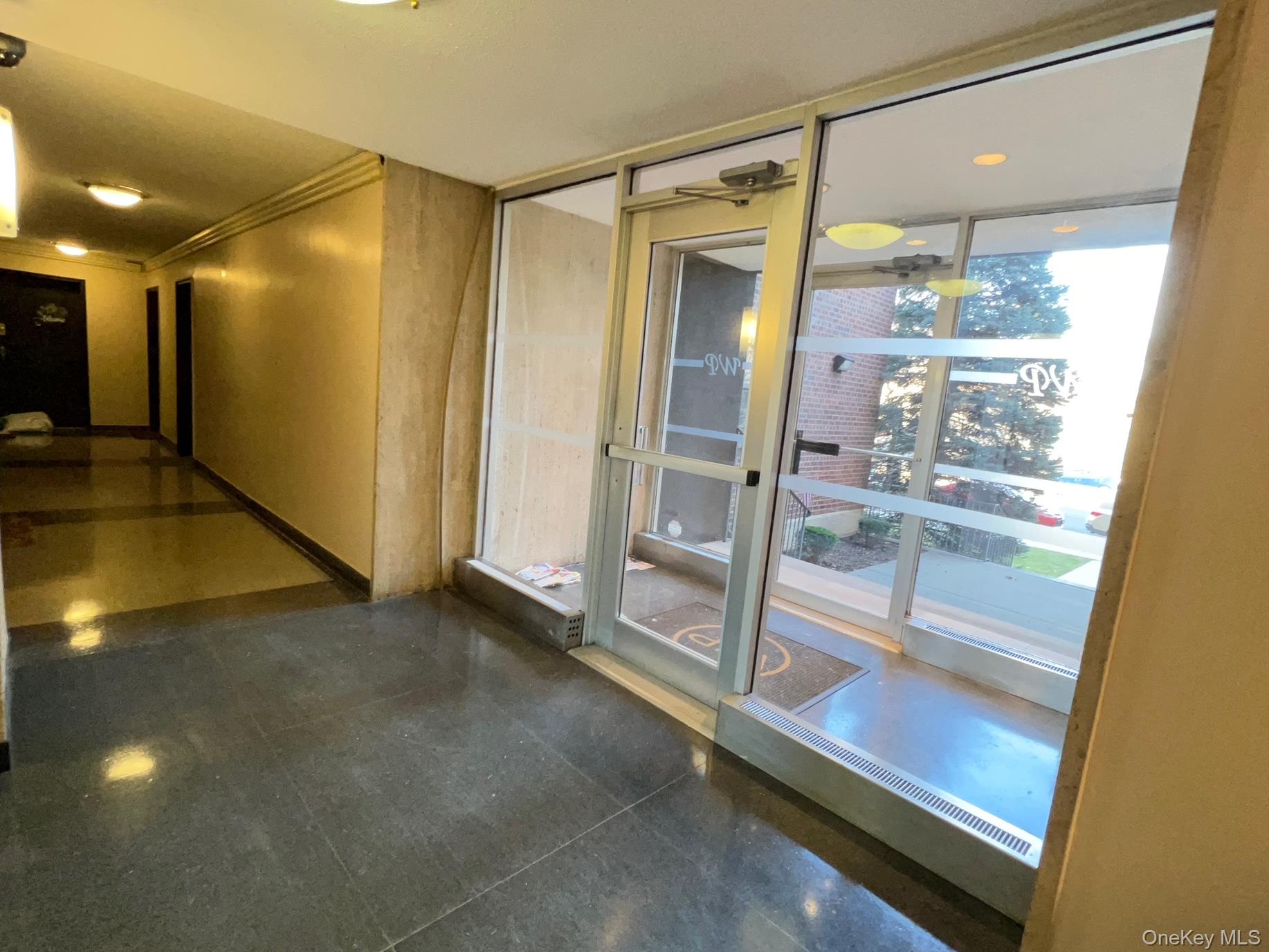 #16 photo, 75-08 Bell Boulevard, クイーンズ区 Bayside , NY 11364