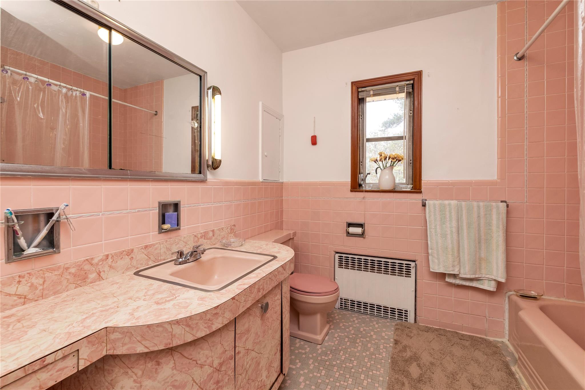 #17 photo, 420 Old Country Road, Melville , NY 11747