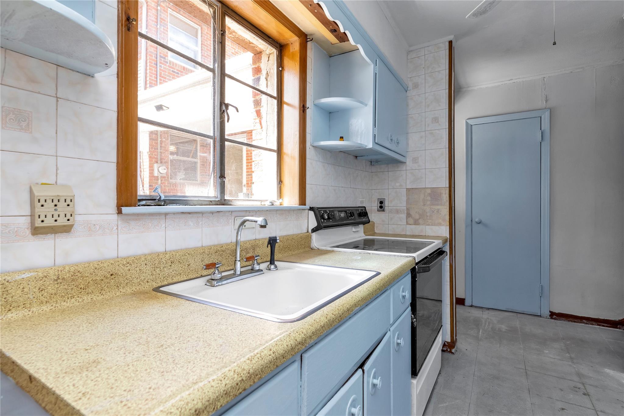 #20 photo, 420 Old Country Road, Melville , NY 11747