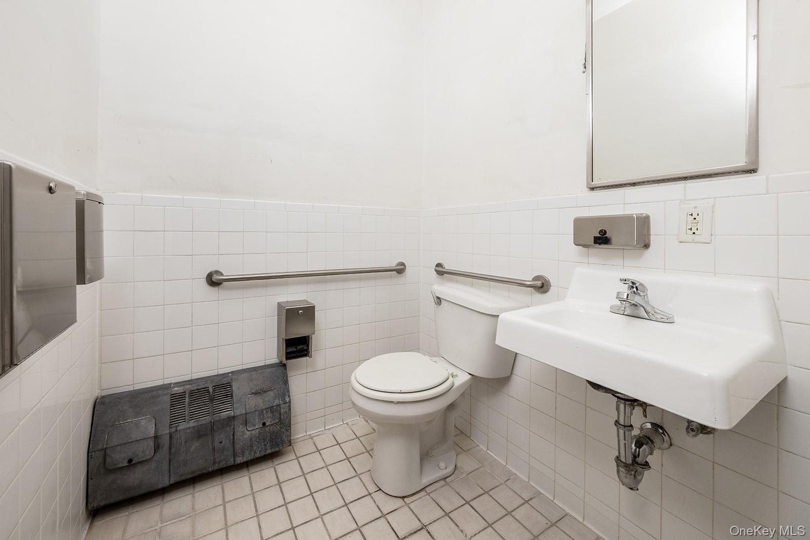 #4 photo, 167 Avenue C, New York (Manhattan) , NY 10009