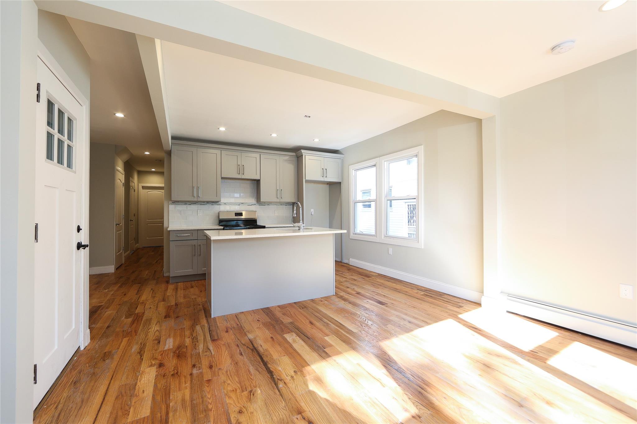 #2 photo, 24027 Newhall Avenue, クイーンズ区 Rosedale , NY 11422