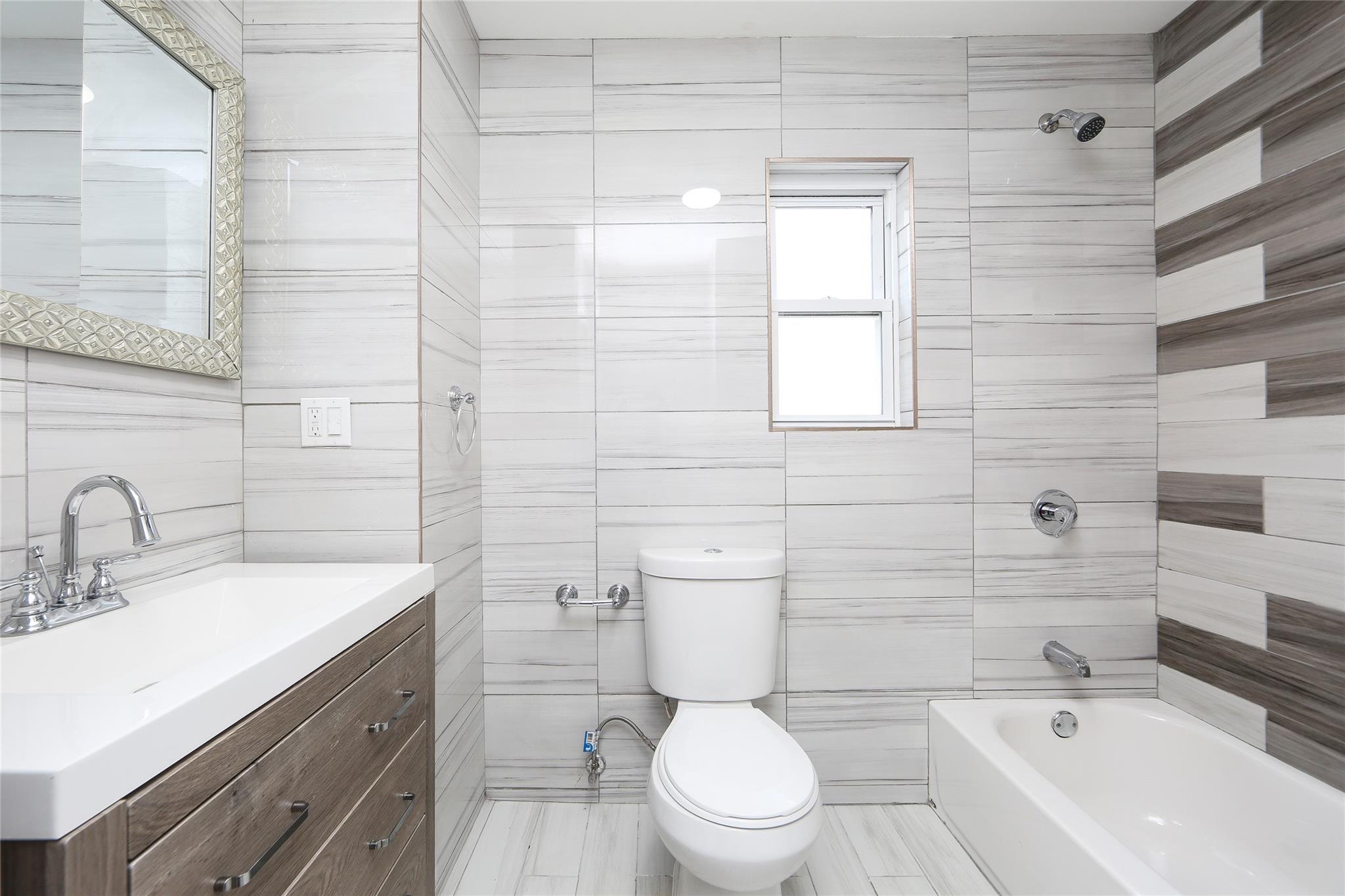 #3 photo, 24027 Newhall Avenue, クイーンズ区 Rosedale , NY 11422