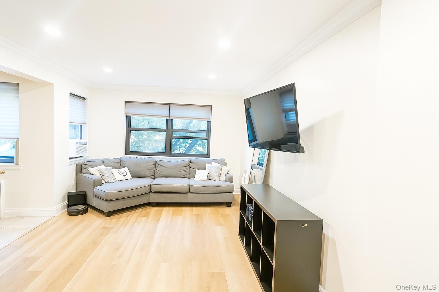 #11 photo, 60 White Oak Street, New Rochelle , NY 10801