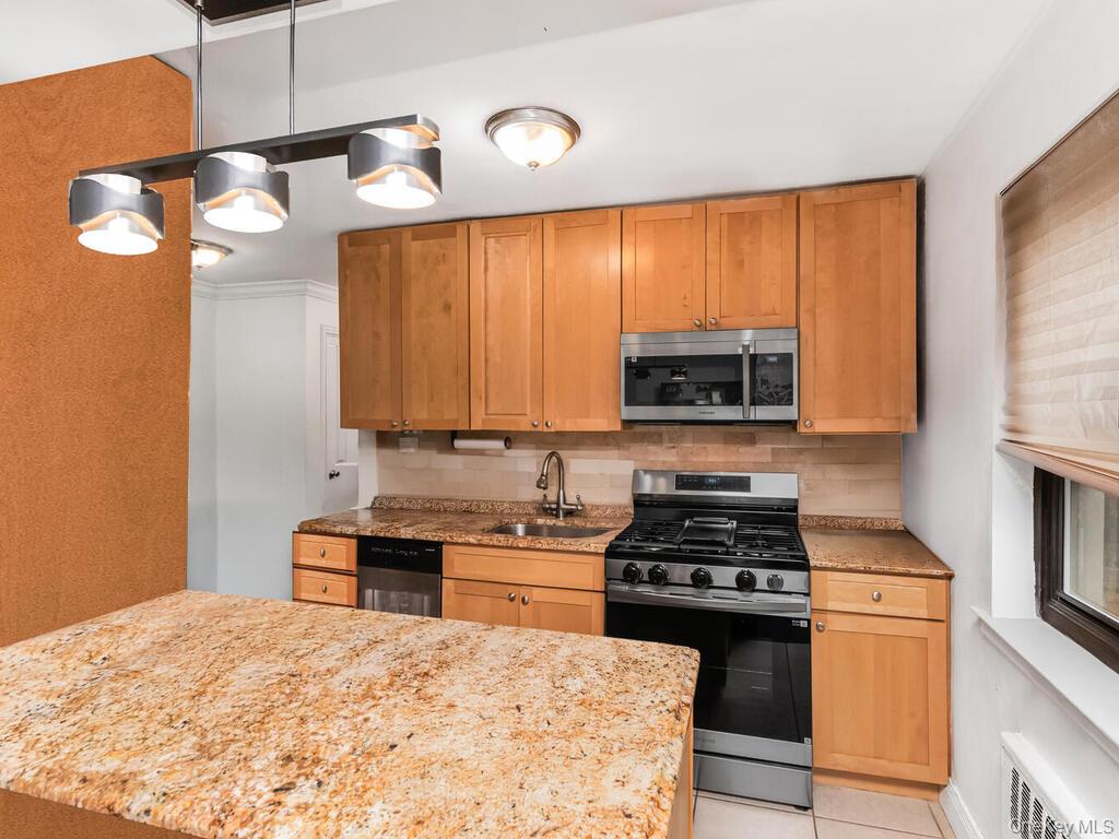 #8 photo, 60 White Oak Street, New Rochelle , NY 10801