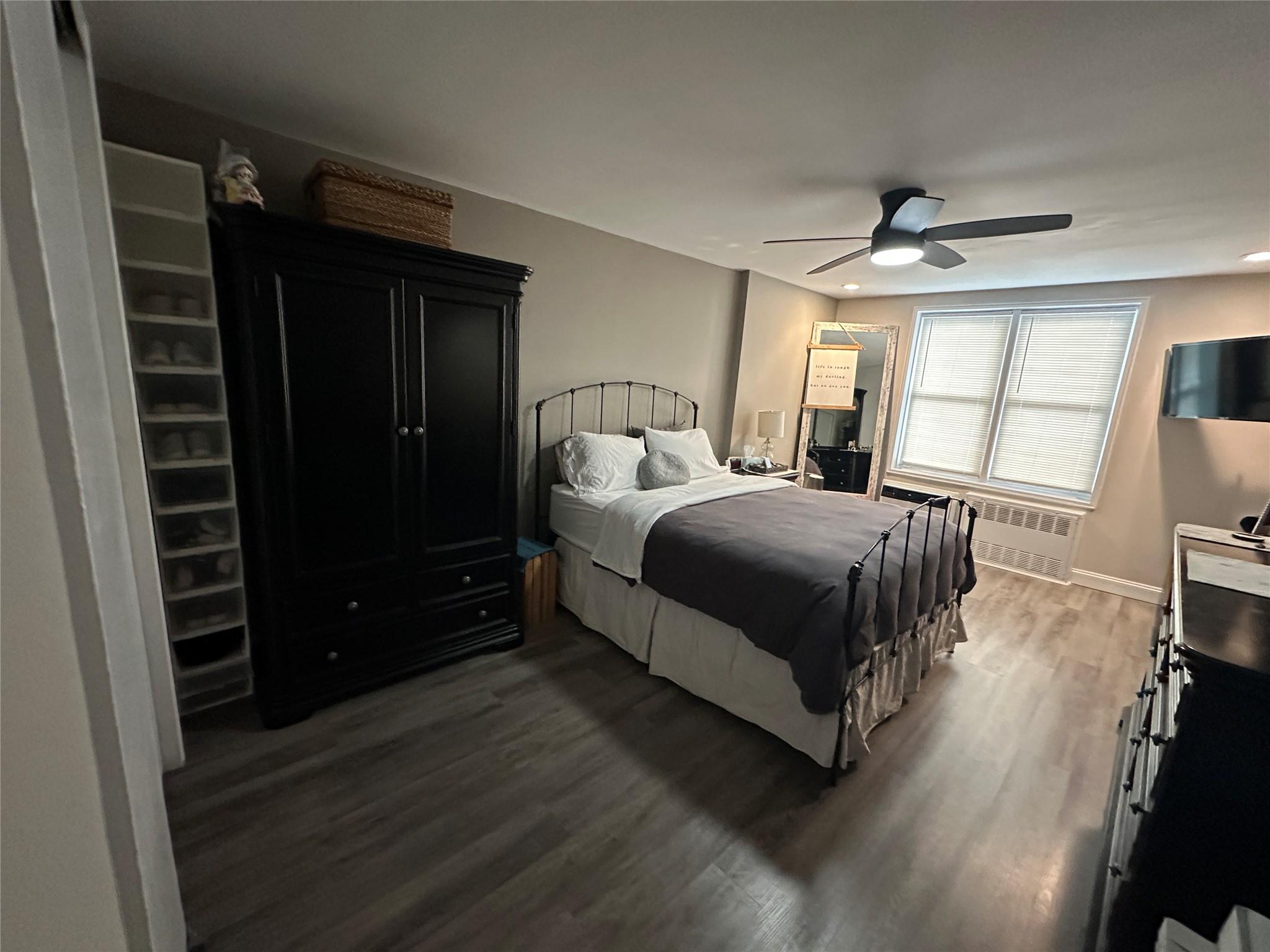 #4 photo, 241-20 Northern Boulevard, Douglaston , NY 11362