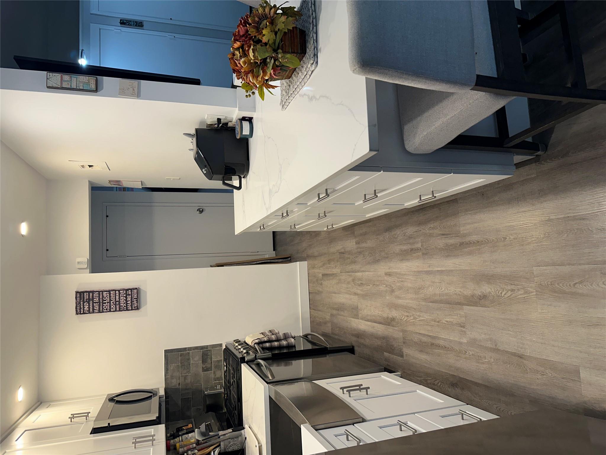 #7 photo, 241-20 Northern Boulevard, Douglaston , NY 11362