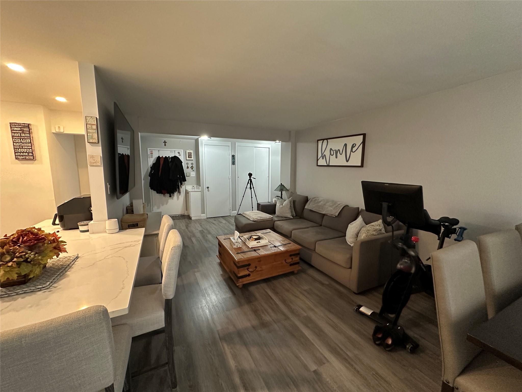 #9 photo, 241-20 Northern Boulevard, Douglaston , NY 11362