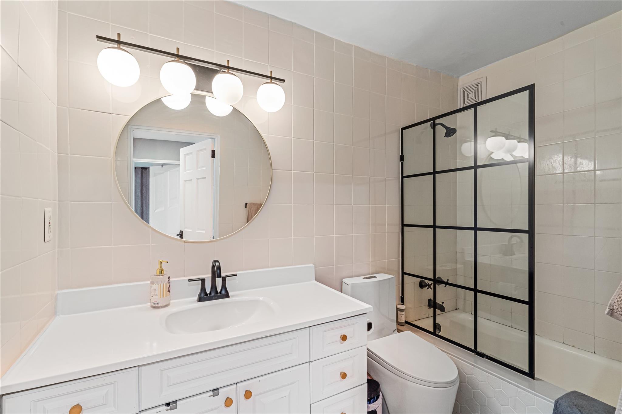 #14 photo, 162-40 9th Avenue, クイーンズ区 Beechhurst , NY 11357