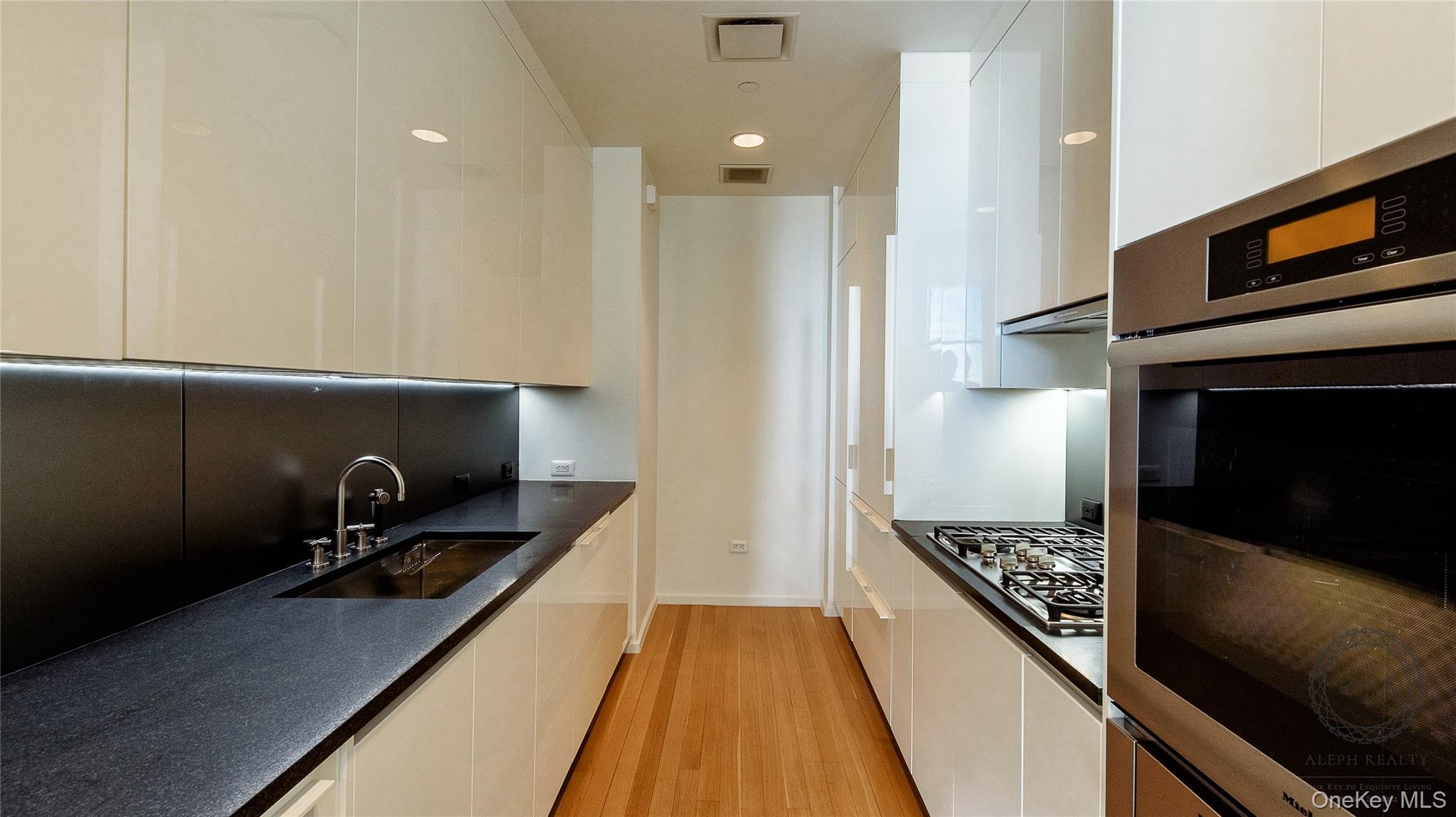 #11 photo, 50 United Nations Plaza, マンハッタン New York (Manhattan) , NY 10017