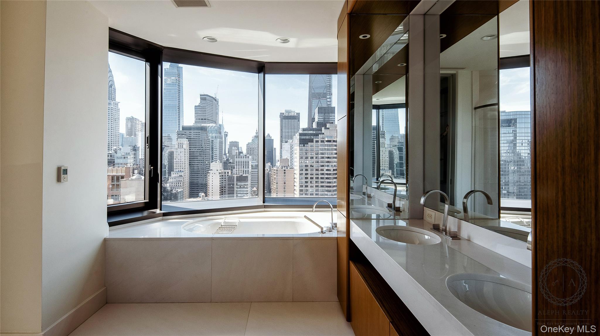 #15 photo, 50 United Nations Plaza, マンハッタン New York (Manhattan) , NY 10017