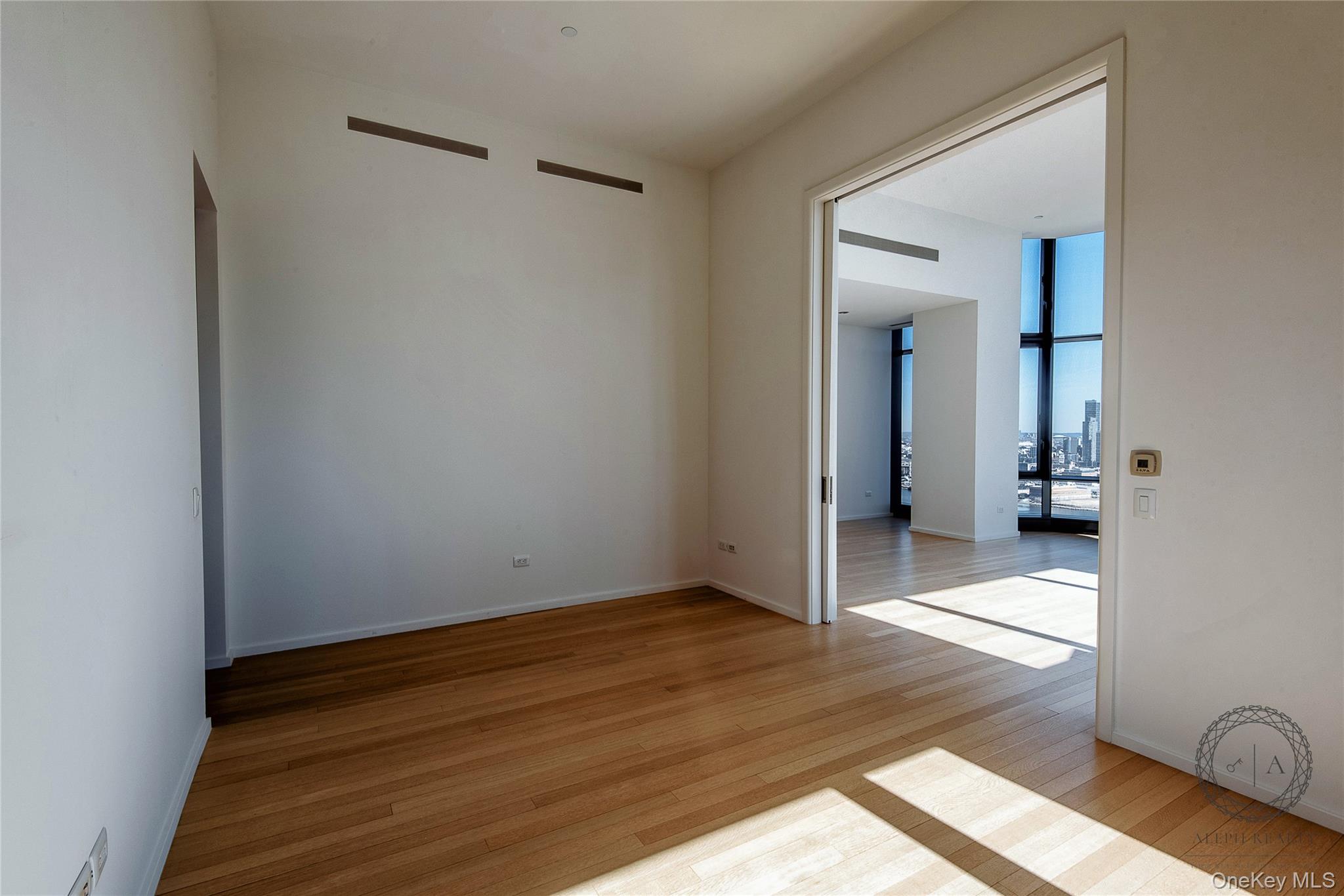 #8 photo, 50 United Nations Plaza, マンハッタン New York (Manhattan) , NY 10017