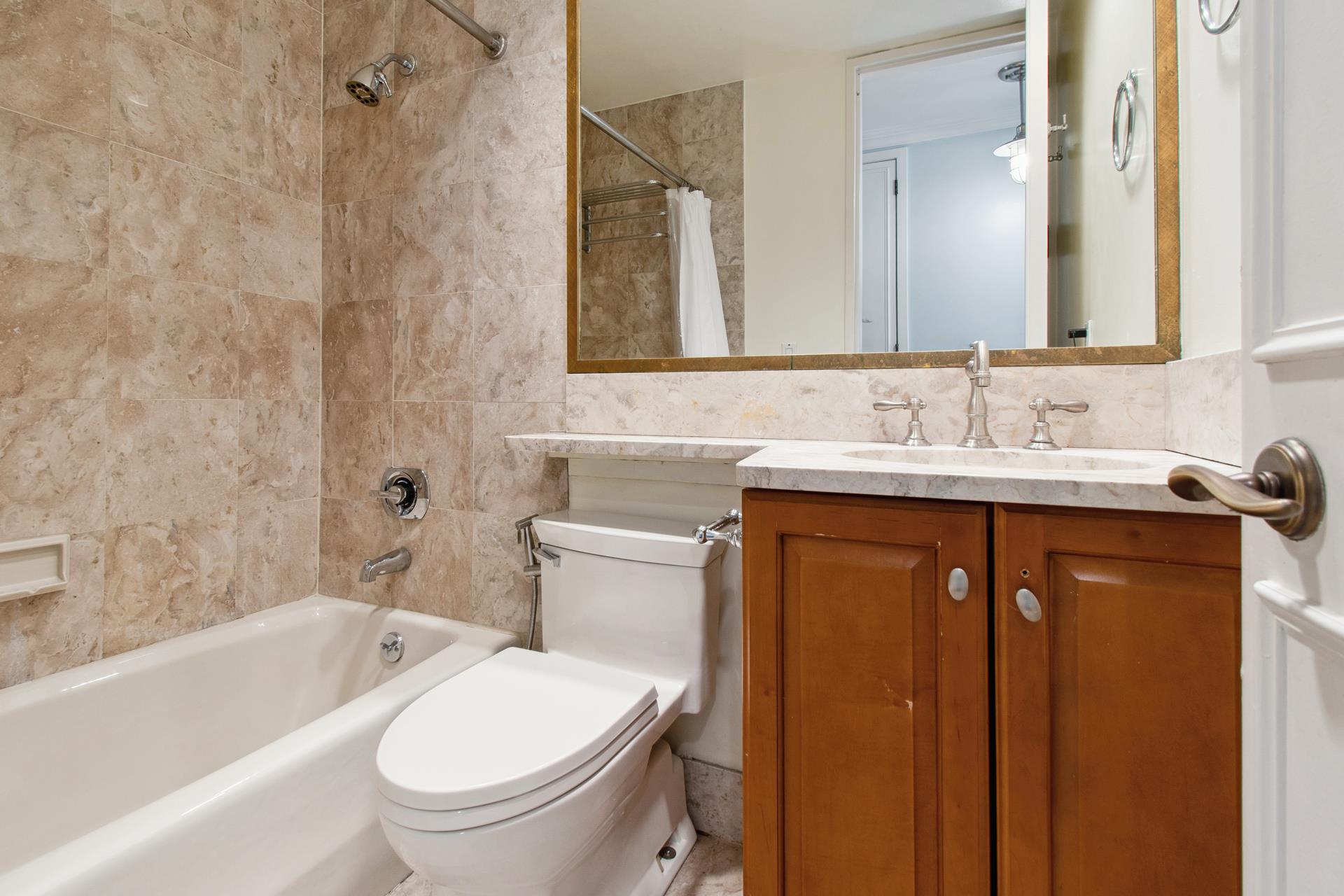 #17 photo, 100 UNITED NATIONS Plaza, マンハッタン Turtle Bay , NY 10017