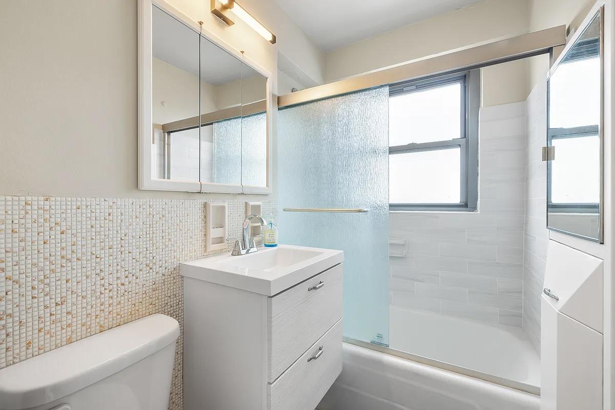 #7 photo, 1020 Grand Concourse, 布朗士 Bronx , NY 10451