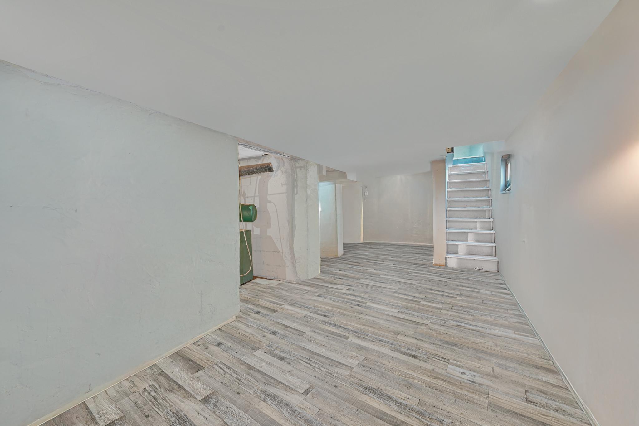 #16 photo, 267 Roquette Avenue, Floral Park , NY 11001