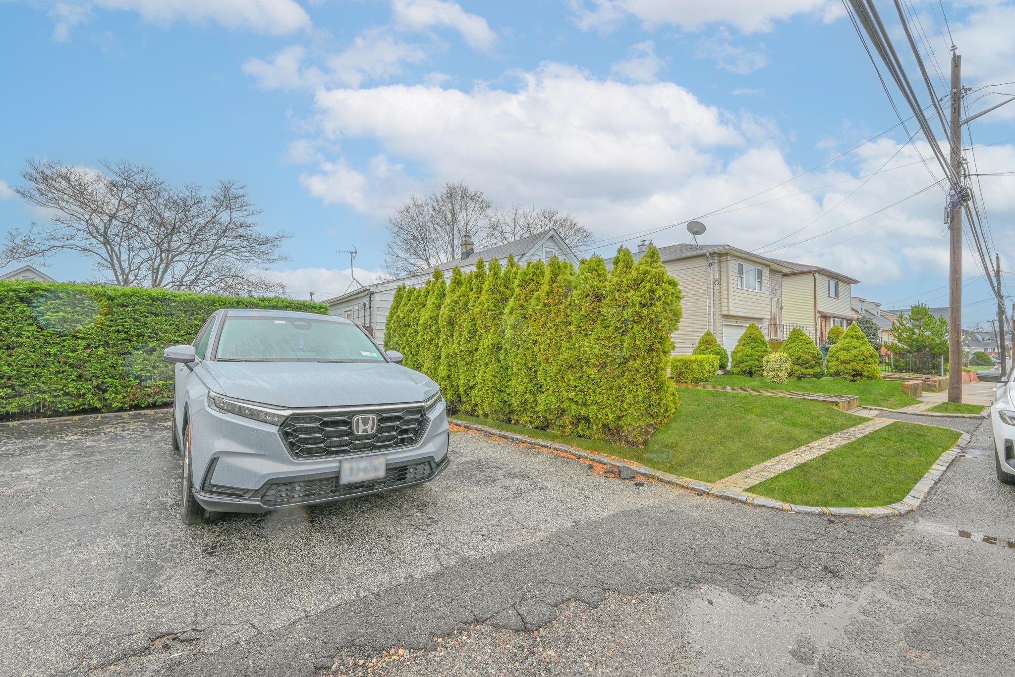 #4 photo, 267 Roquette Avenue, Floral Park , NY 11001